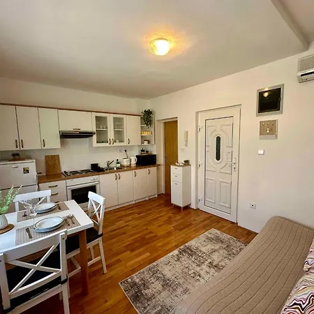 In 54403 * Crikvenica